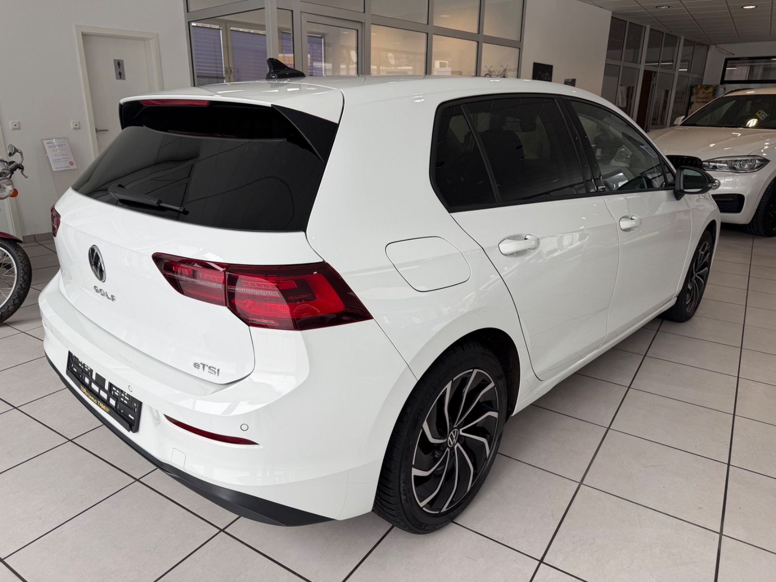 Fahrzeugabbildung Volkswagen Golf VIII Lim. United eTSI