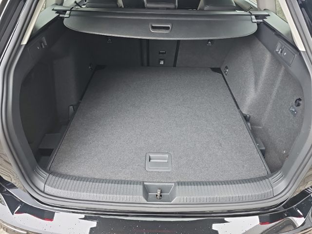 Fahrzeugabbildung Volkswagen Golf VIII Variant 2.0 TDI STYLE AHK HUD SHZ KAME