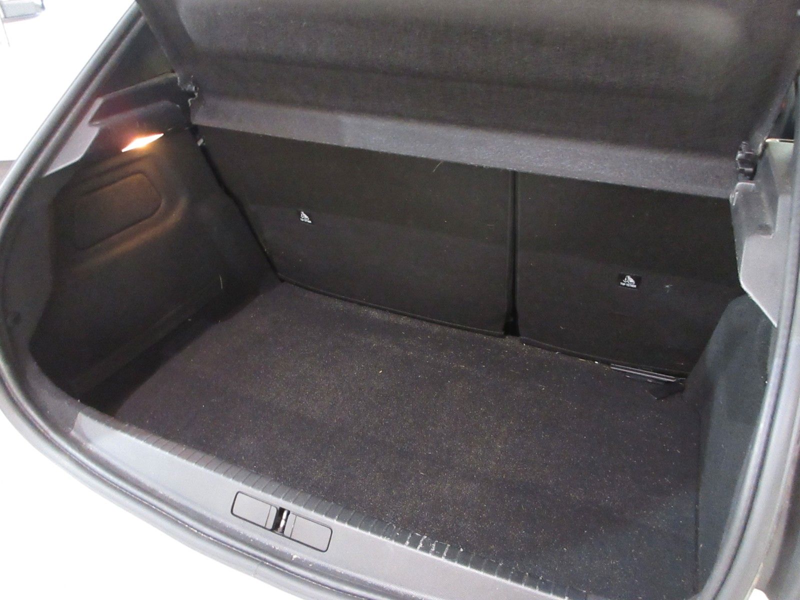 Fahrzeugabbildung Peugeot 208 Active 1.2T  LED/PDC/TEMPOMAT