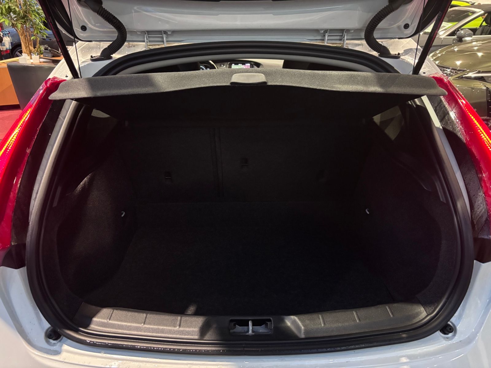 Fahrzeugabbildung Volvo V40  Cross Country Plus KLIMA LED NAVI ALU