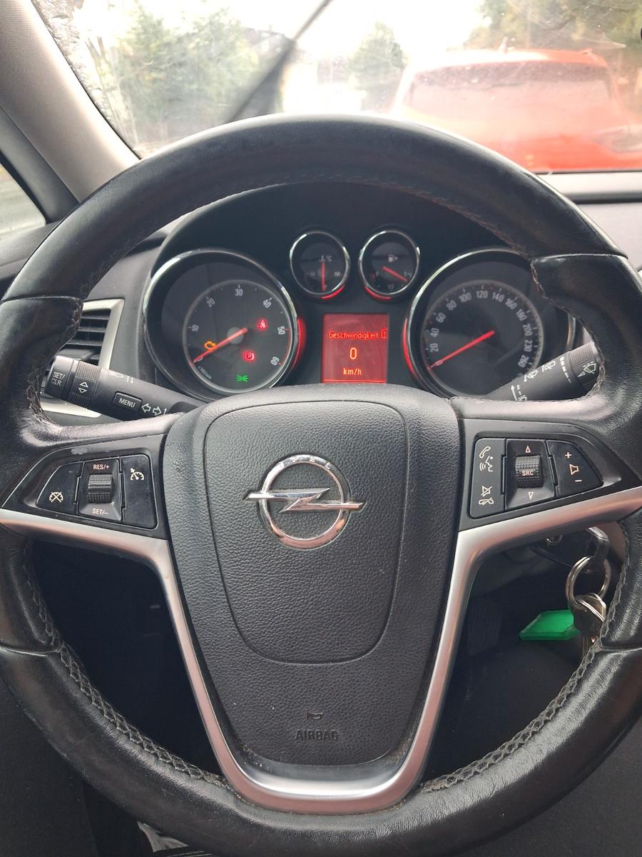 Opel Astra 2012 — photo 5