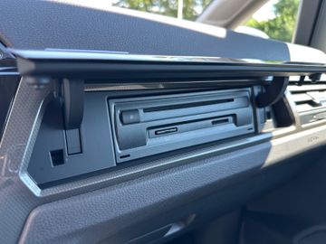 Fahrzeugabbildung Volkswagen Touran 2.0 TDI R Line LED AHK 7 Sitze