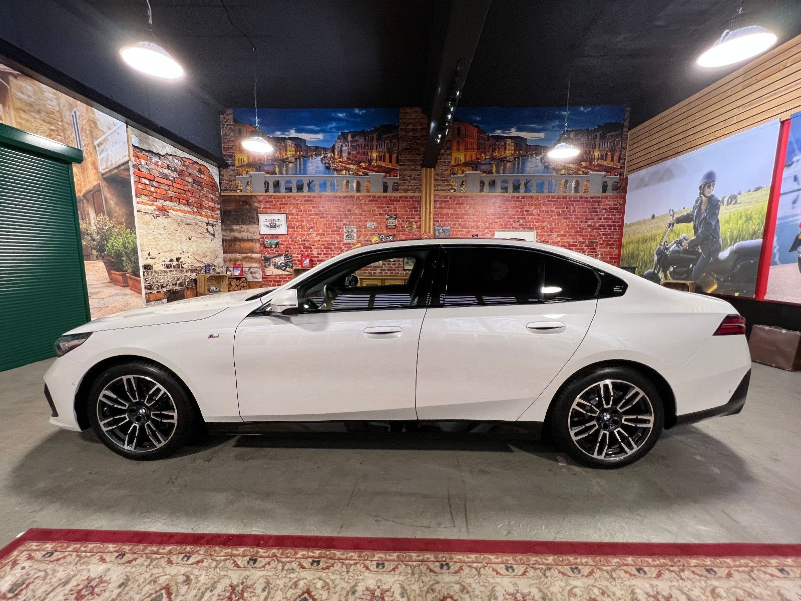 BMW 520 i M-Sport Pano Leder 360° Memory H&K foto 9