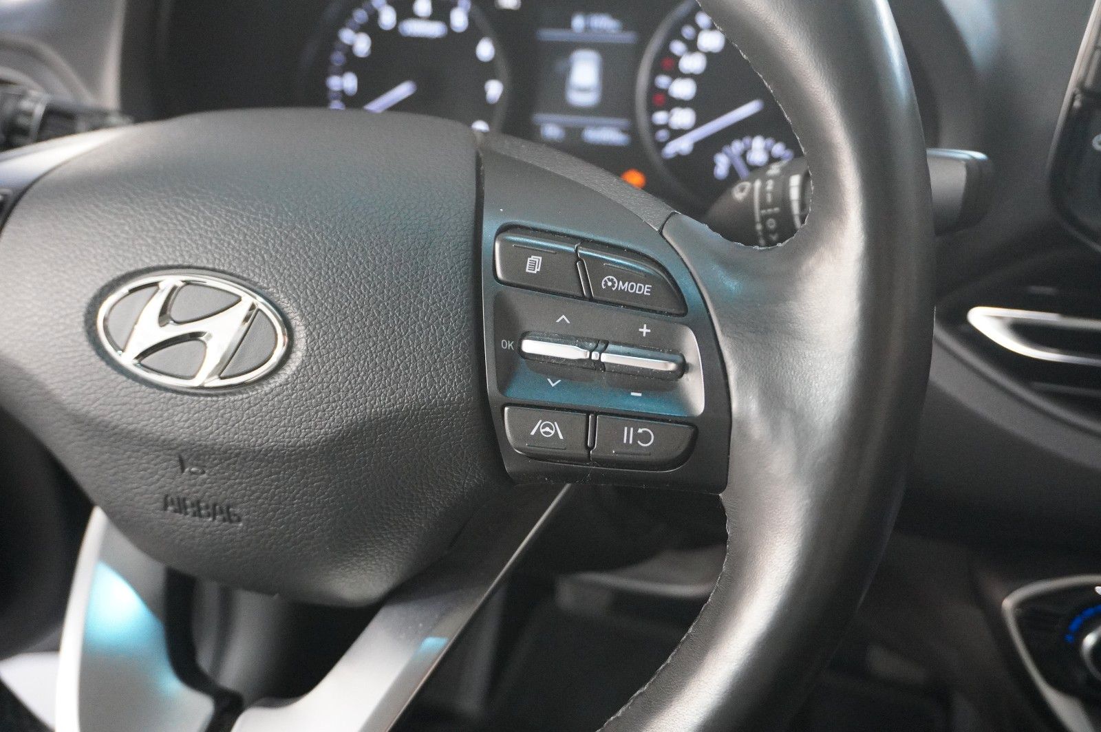 Fahrzeugabbildung Hyundai i30 1.5 T-GDI PURE NAVI/LED/KAMERA/SPORT/SH/AHK