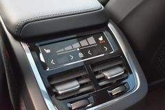 Fahrzeugabbildung Volvo XC60 Ultimate Dark AWD *Luft*STHZ*360*B&W*PANO