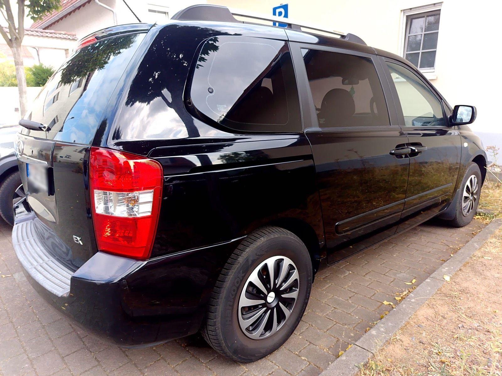 Kia Carnival 2008 — rear view