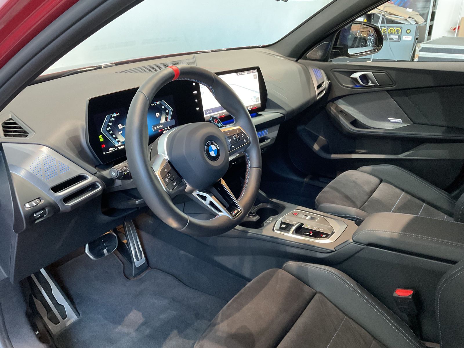 Fahrzeugabbildung BMW M135 xDrive |M Technik Paket II |Harman Kardon |