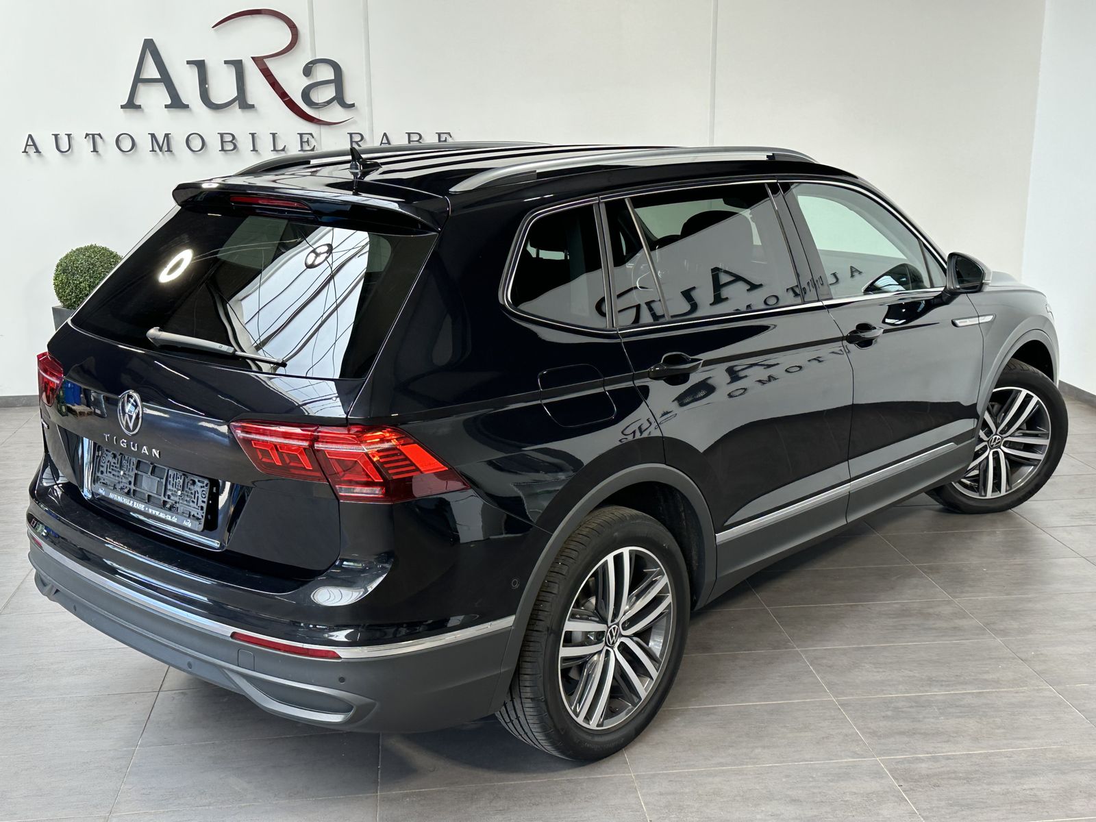 Fahrzeugabbildung Volkswagen Tiguan Allspace Life NAV+IQ-LIGHT+AHK+ACC+19ZOLL
