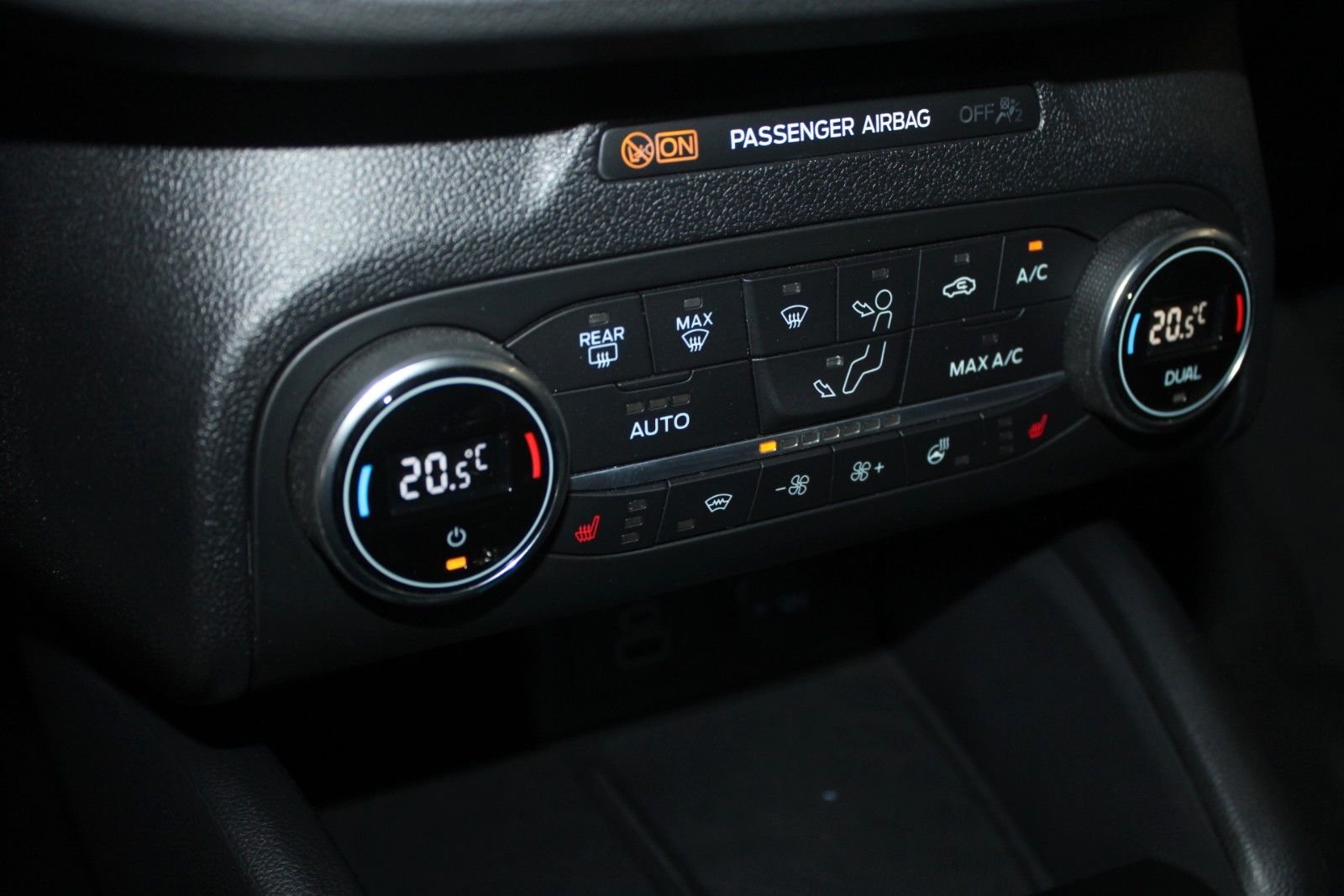 Fahrzeugabbildung Ford Focus Turnier Cool & Connect NAVI CAM WinterPak.
