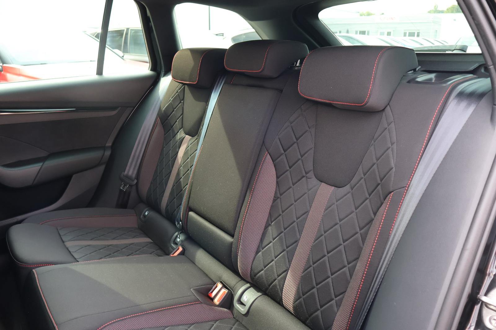 Skoda Octavia Combi 2.0 RS DSG LED Navi Sitzheizung