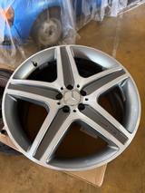Mercedes-Benz ML 63 AMG 4MATIC AMG - Mercedes-Benz 63 AMG aus dem Jahr 2010