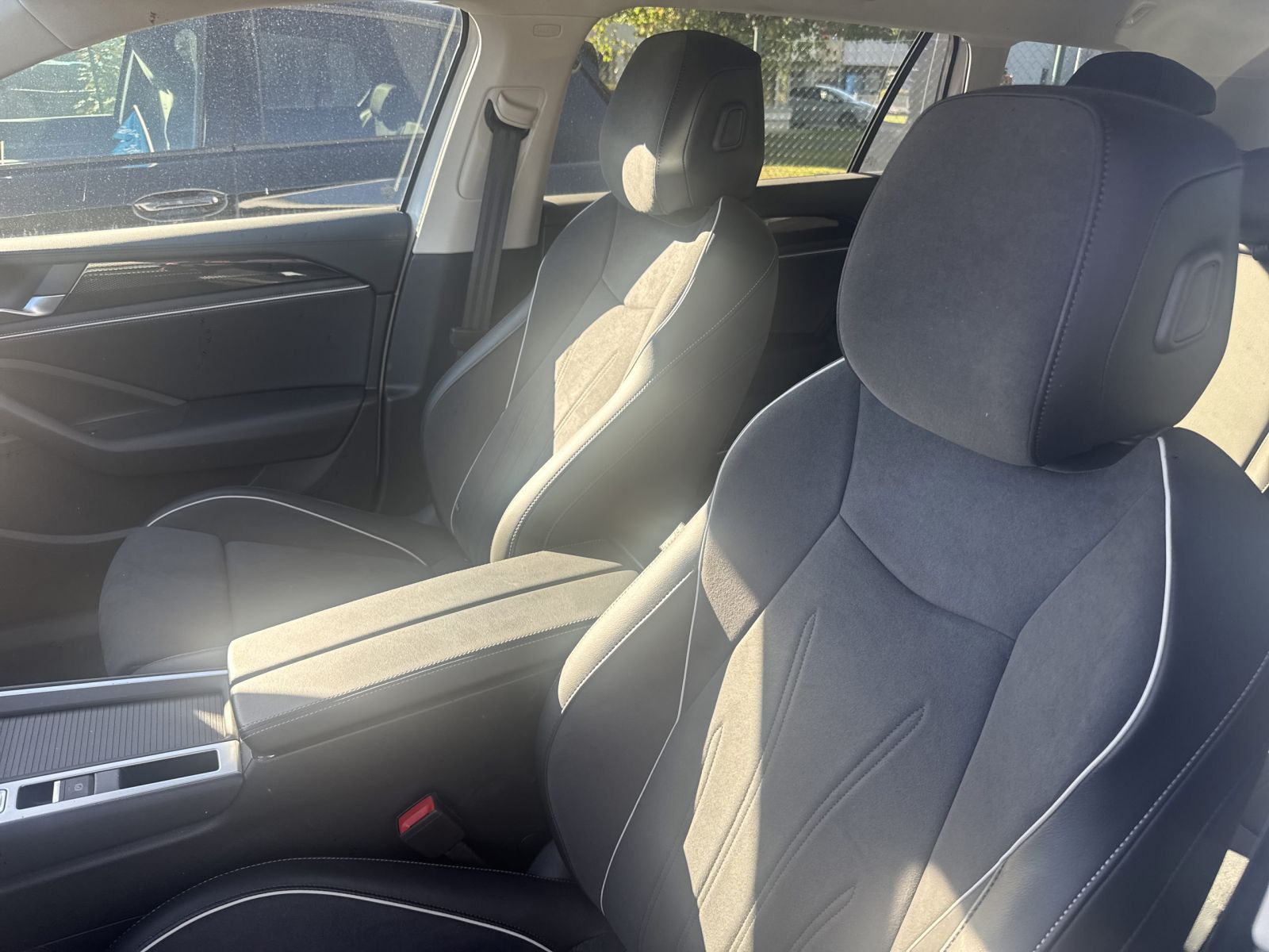 Volkswagen Passat Variant Business 1.5 l eTSI DSG AHK Kamer foto 3