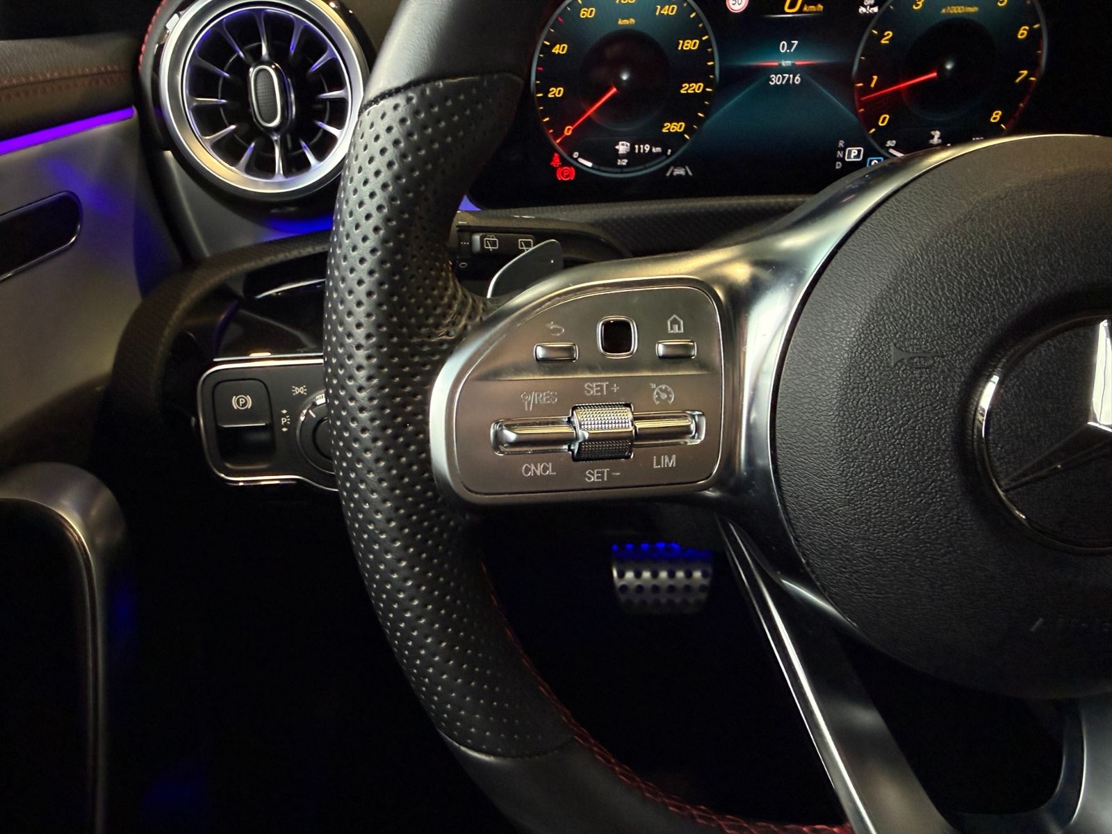 Fahrzeugabbildung Mercedes-Benz CLA 250 Shooting Brake  AMG NIGHT LED NAVI