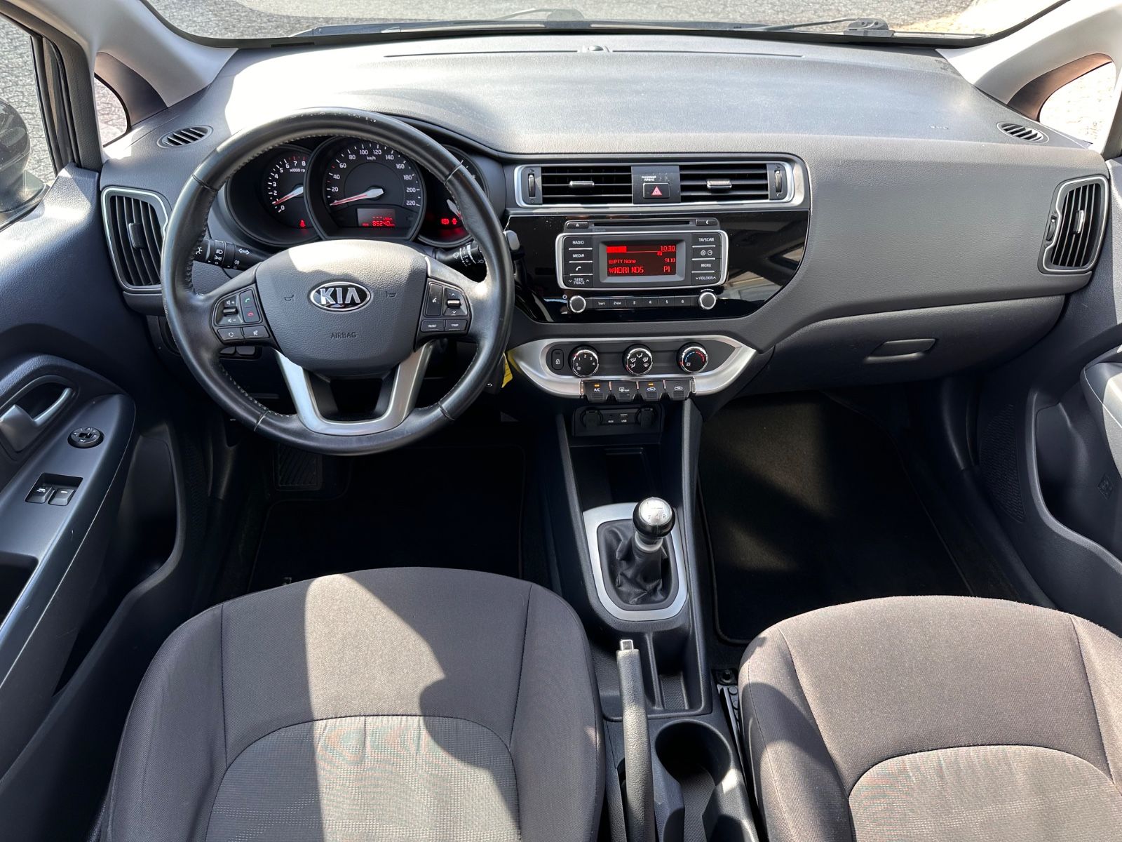 Fahrzeugabbildung Kia Rio 1.2 Sensation Klima/Allwetter/Bluetooth