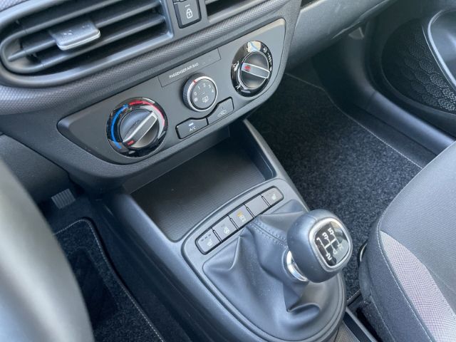Fahrzeugabbildung Hyundai i10 1.0 Edition 30 Klimaanlage, Sitzheizung, DAB
