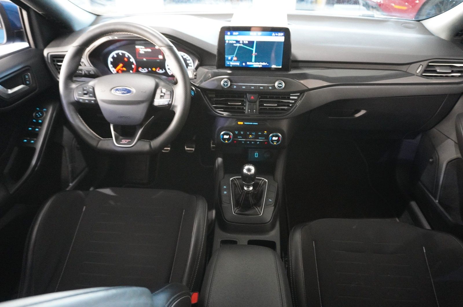 Fahrzeugabbildung Ford Focus Lim. ST 2.3 ECOBOOST NAVI/LED/SH/SPORT/B&O