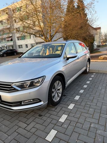 VW Passat 2.0 TDI SCR 140kW DSG Comfortl. Varia...