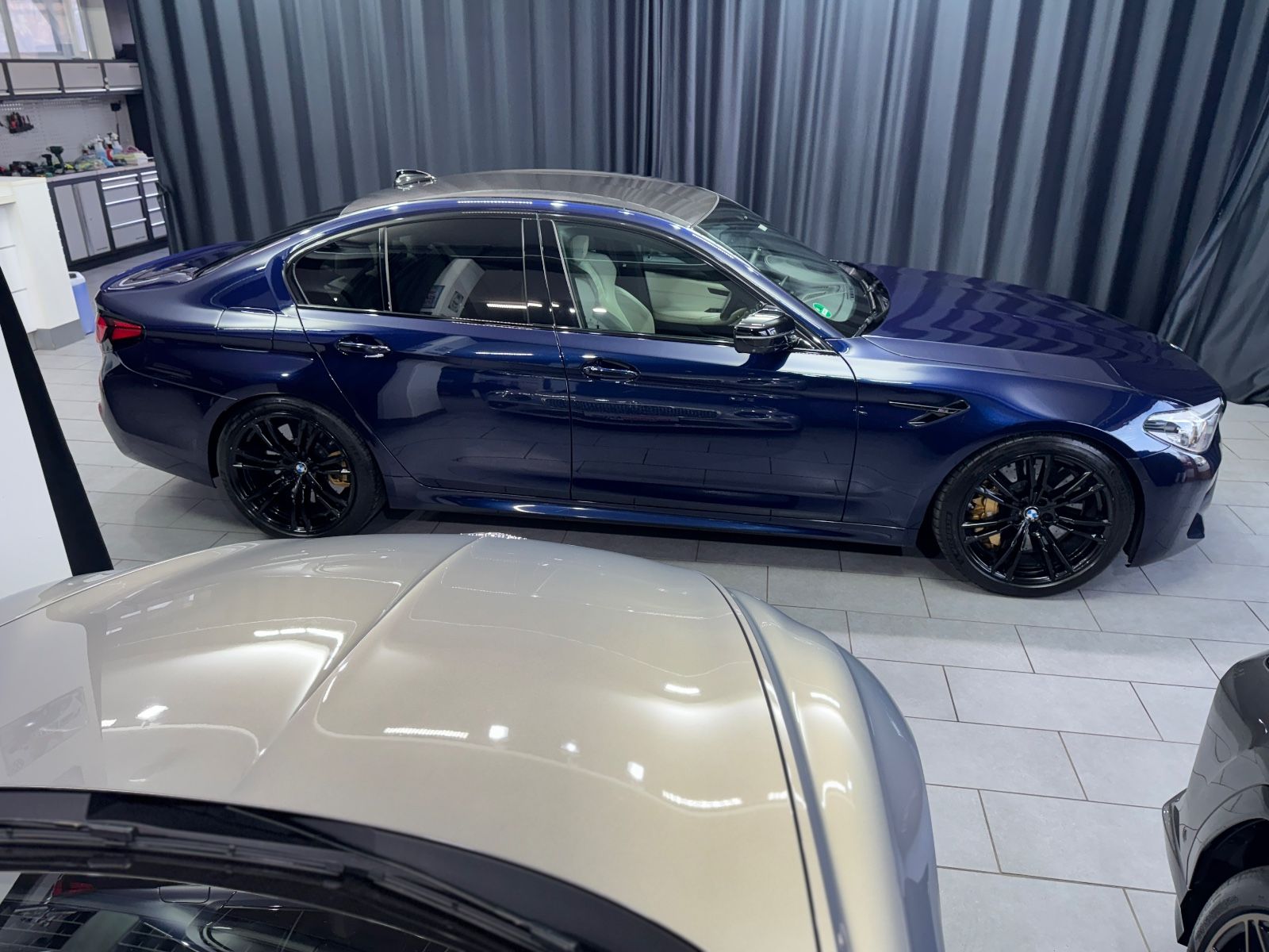 Fahrzeugabbildung BMW M5 LIM|BOWERS|TV|KERAMIK|INDIVIDUAL|VOLL