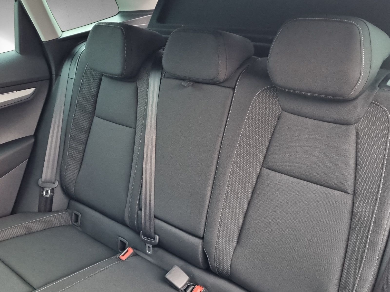 Fahrzeugabbildung SKODA Karoq Balance 1,5 TSI Fahrassi+ Komfort Gar. +3
