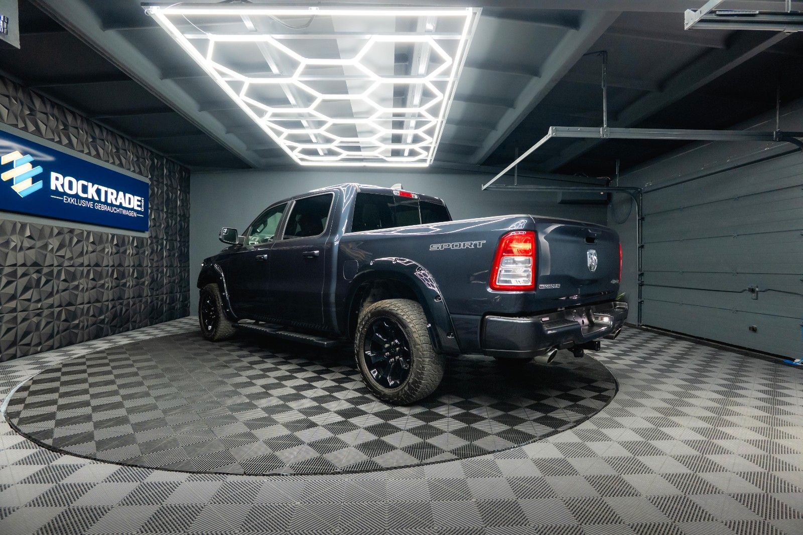 Fahrzeugabbildung Dodge RAM 5.7 V8 HEMI 4x4 OFFROAD Night Limited 19%