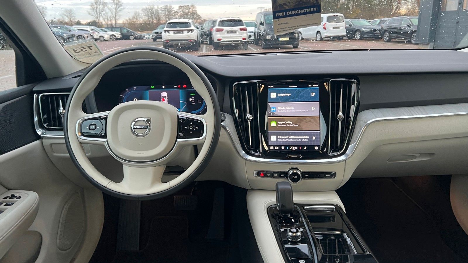 Fahrzeugabbildung Volvo V60 T6 PHEV AWD Essential *Leder*PDC*LHZG*
