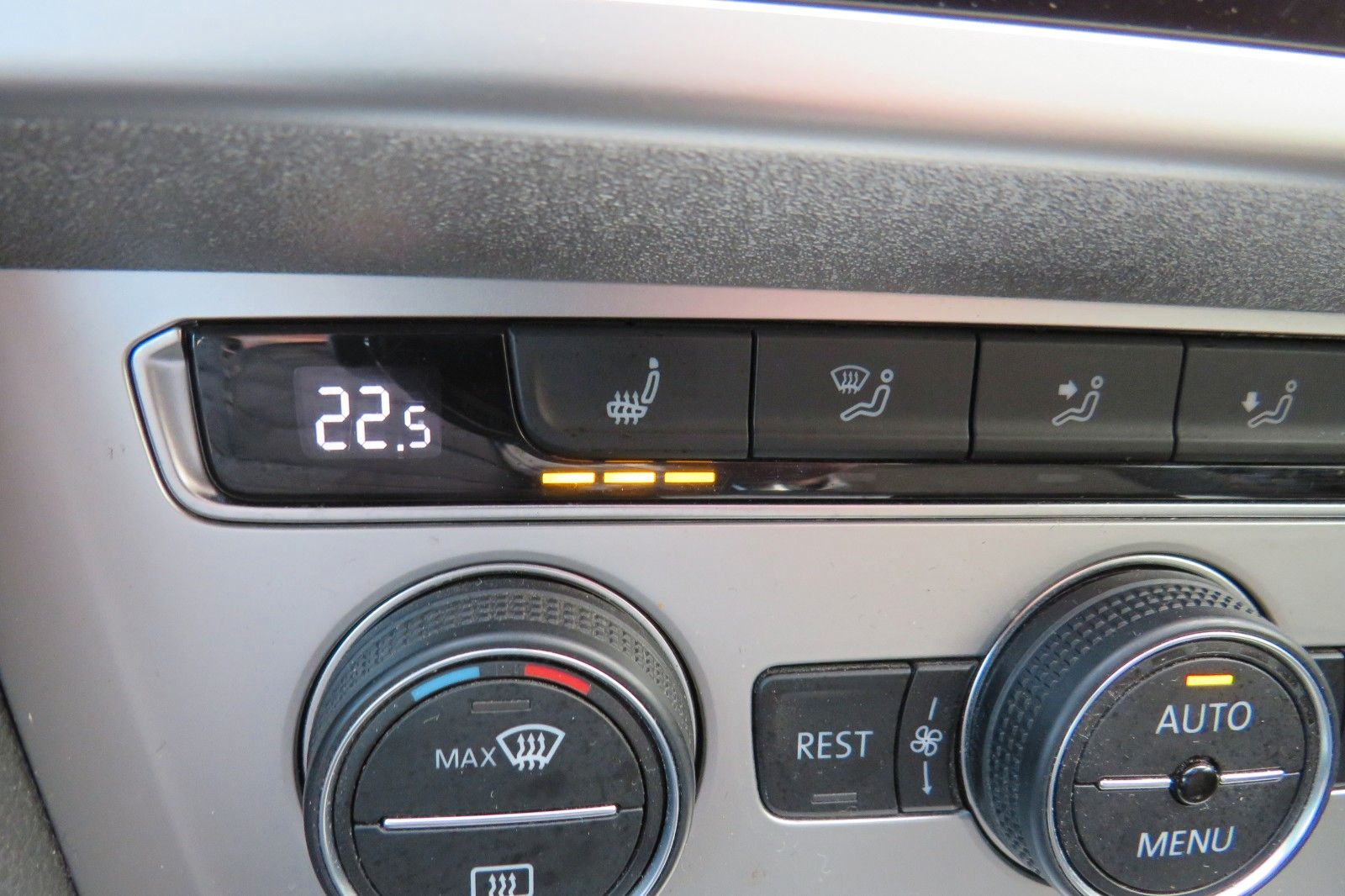 Fahrzeugabbildung Volkswagen Comfortline ACC LED KAMERA AHK NAVI APP-CONNECT