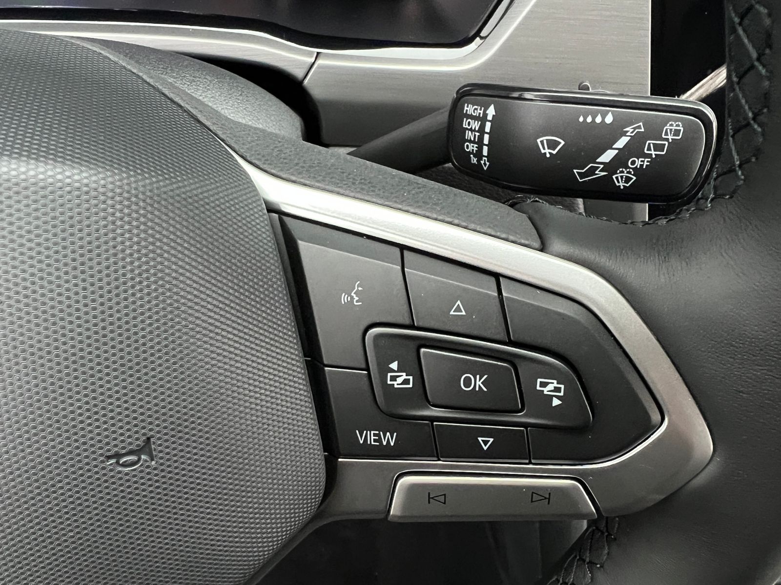 Fahrzeugabbildung Volkswagen Touran Comfortline 1.5 TSI DSG *LED, AHK, 7 Sitz