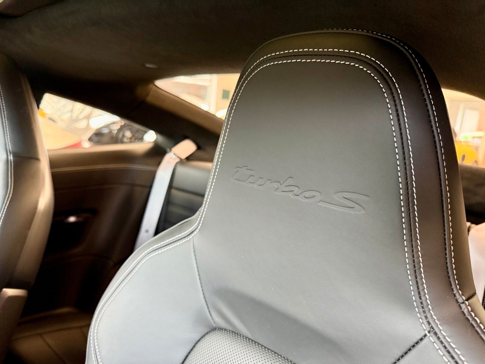 Fahrzeugabbildung Porsche 911 992 Turbo S LIFT/SportDesign/Glasdach/ACC