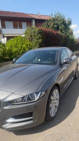 Jaguar XE 20t 200PS R-Sport Automatik Benzin CarPlay - gebrauchte Jaguar XE aus dem Jahr 2015