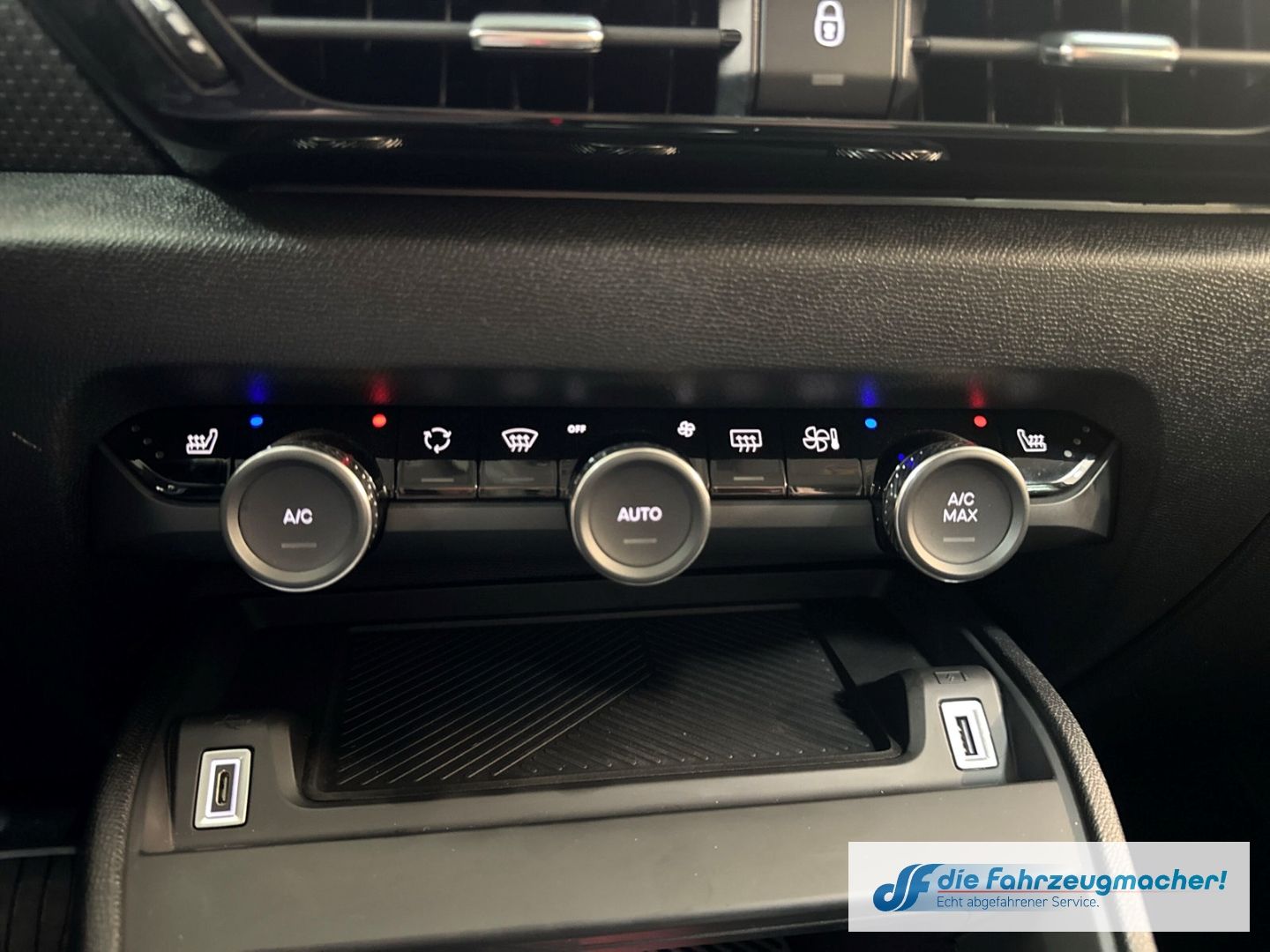 Fahrzeugabbildung Citroën C4 E- Shine HUD Navi 360 Kamera LED Apple CarPla