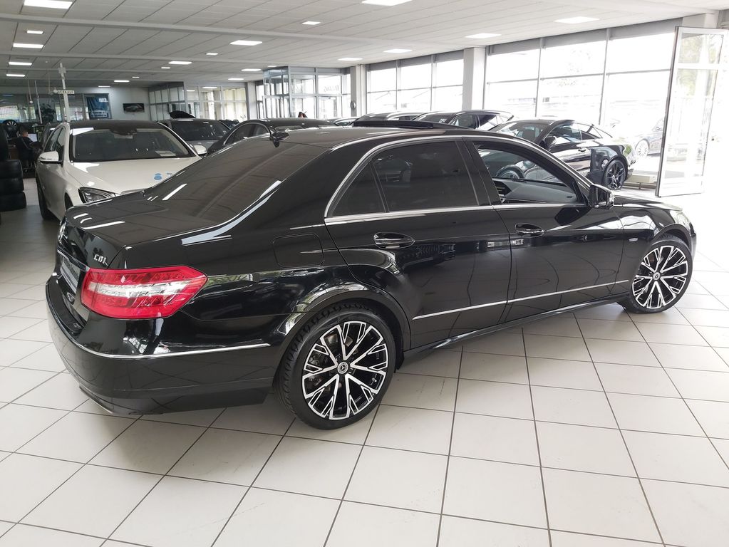 Mercedes-Benz E 300 CDI AVANTGARD LEDER TOTW KAMERA COMAND AHK