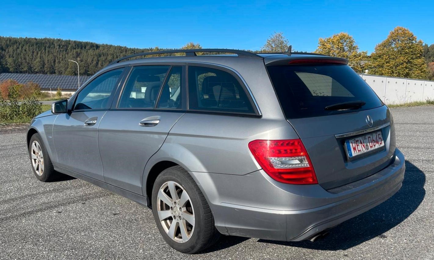 Mercedes-Benz C180 2011 — photo 18