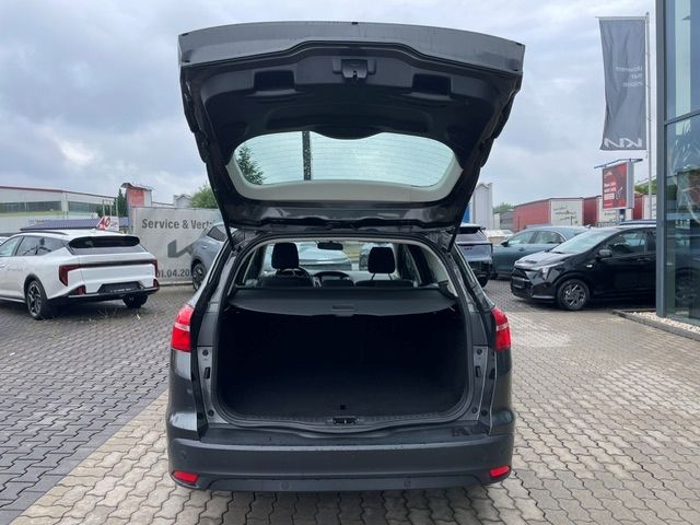 Fahrzeugabbildung Ford Focus Turnier Business Allwetter Sitzheizung