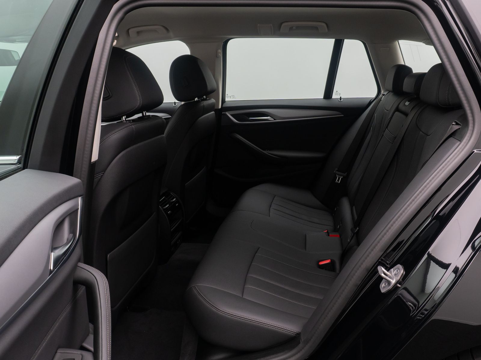 Fahrzeugabbildung BMW 530e Alarm DAB Kamera HiFi Leder Sport 18Zoll