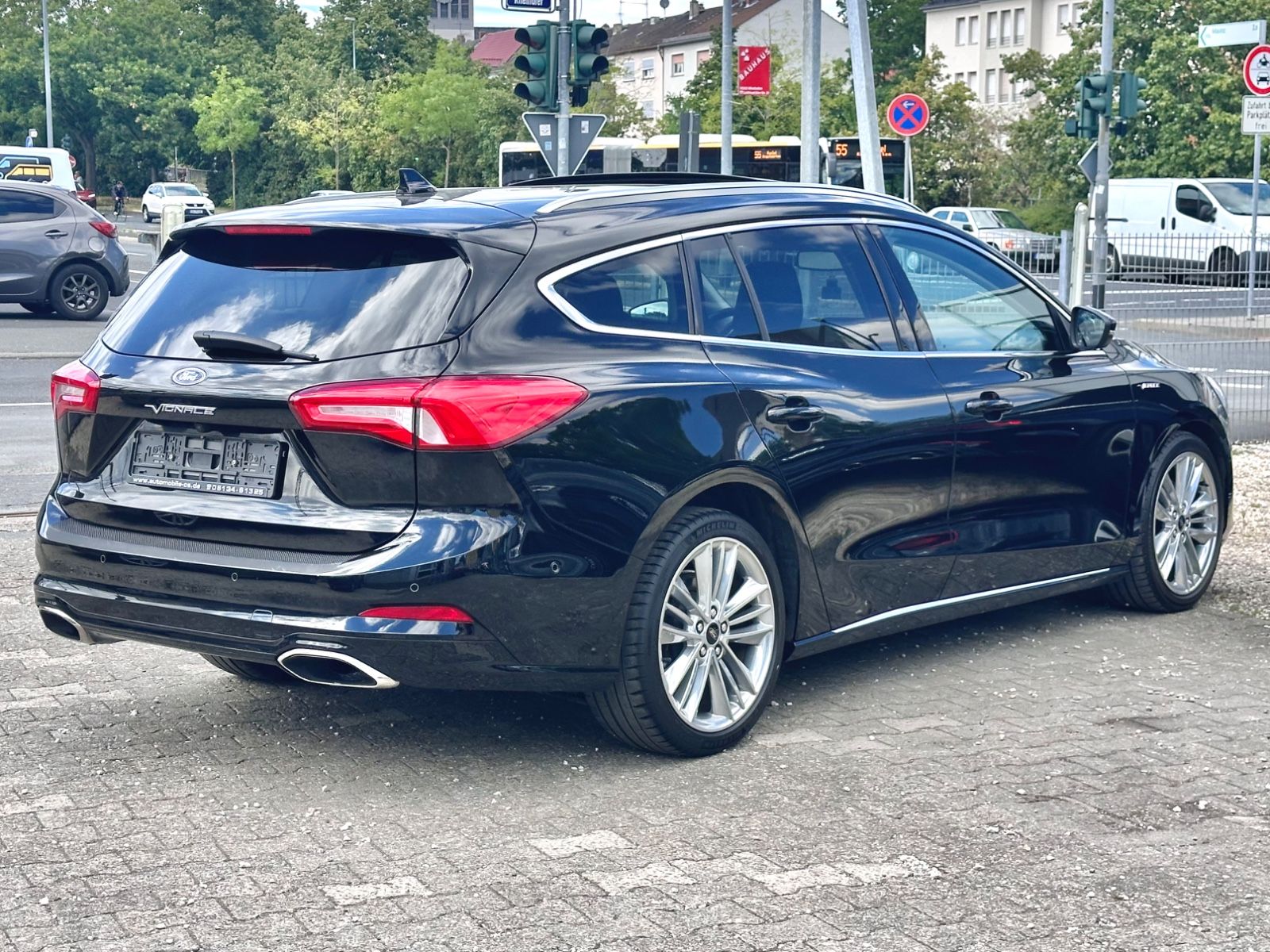 Fahrzeugabbildung Ford FOCUS TURNIER VIGNALE*PANO+LED+1.HAND*