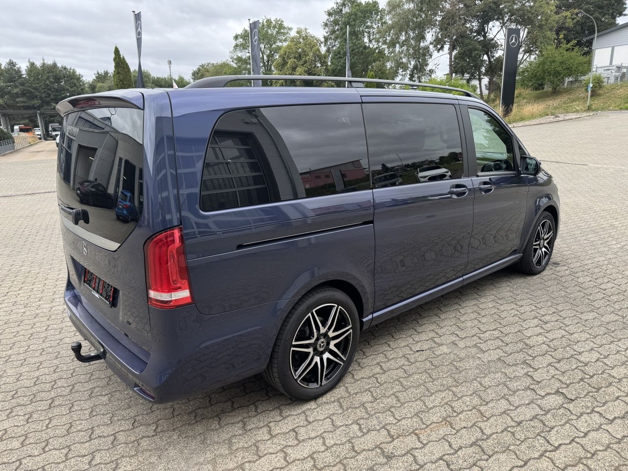Fahrzeugabbildung Mercedes-Benz V 250d Avantgarde Ed. lang 4x4 AMG*Distronic*AHK