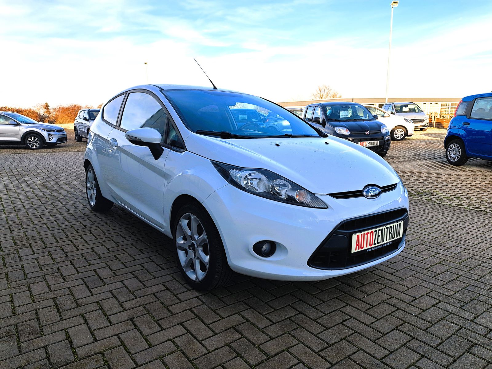 Fahrzeugabbildung Ford Fiesta Edition 82PS WINTERPAKET ALU