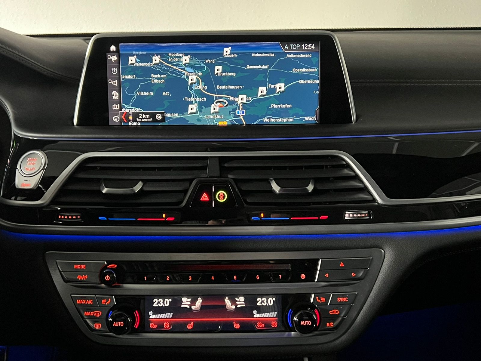 Fahrzeugabbildung BMW 750 d xDrive M SPORT/LASER/EXECUTIVE PRO/FROZEN