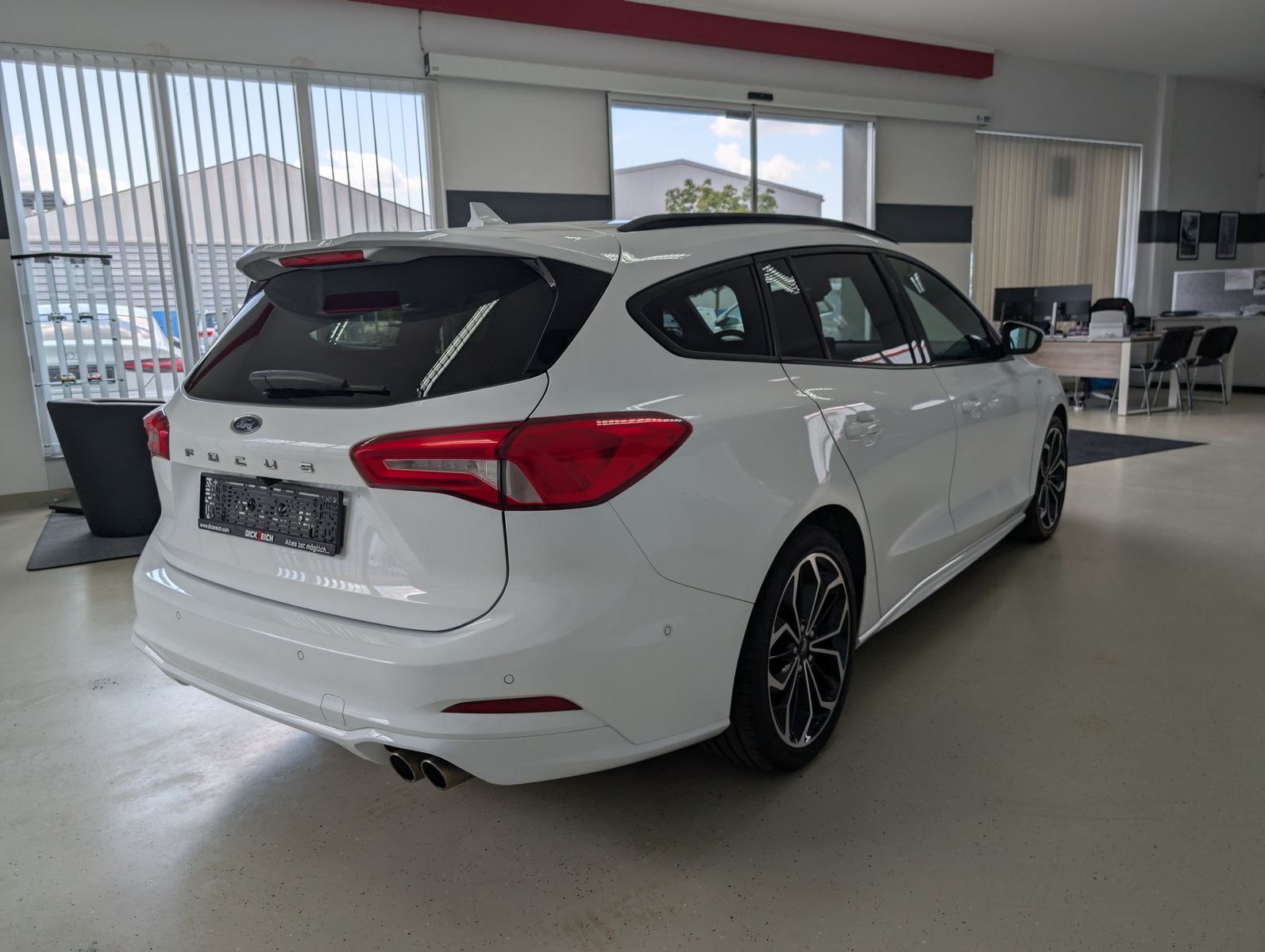 Fahrzeugabbildung Ford Focus ST-Line X LED AHK TEMP LHZ SHZ CAM APPLINK