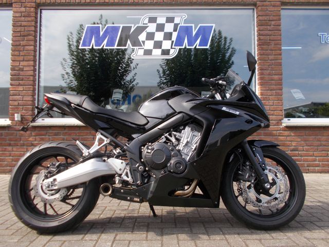 Honda CBR 650 FA mit Ixil Auspuff