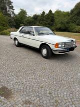 Mercedes-Benz 230 CE - Sammlerfahrzeug - sehr guter Zustand - Mercedes-Benz 230: 230c