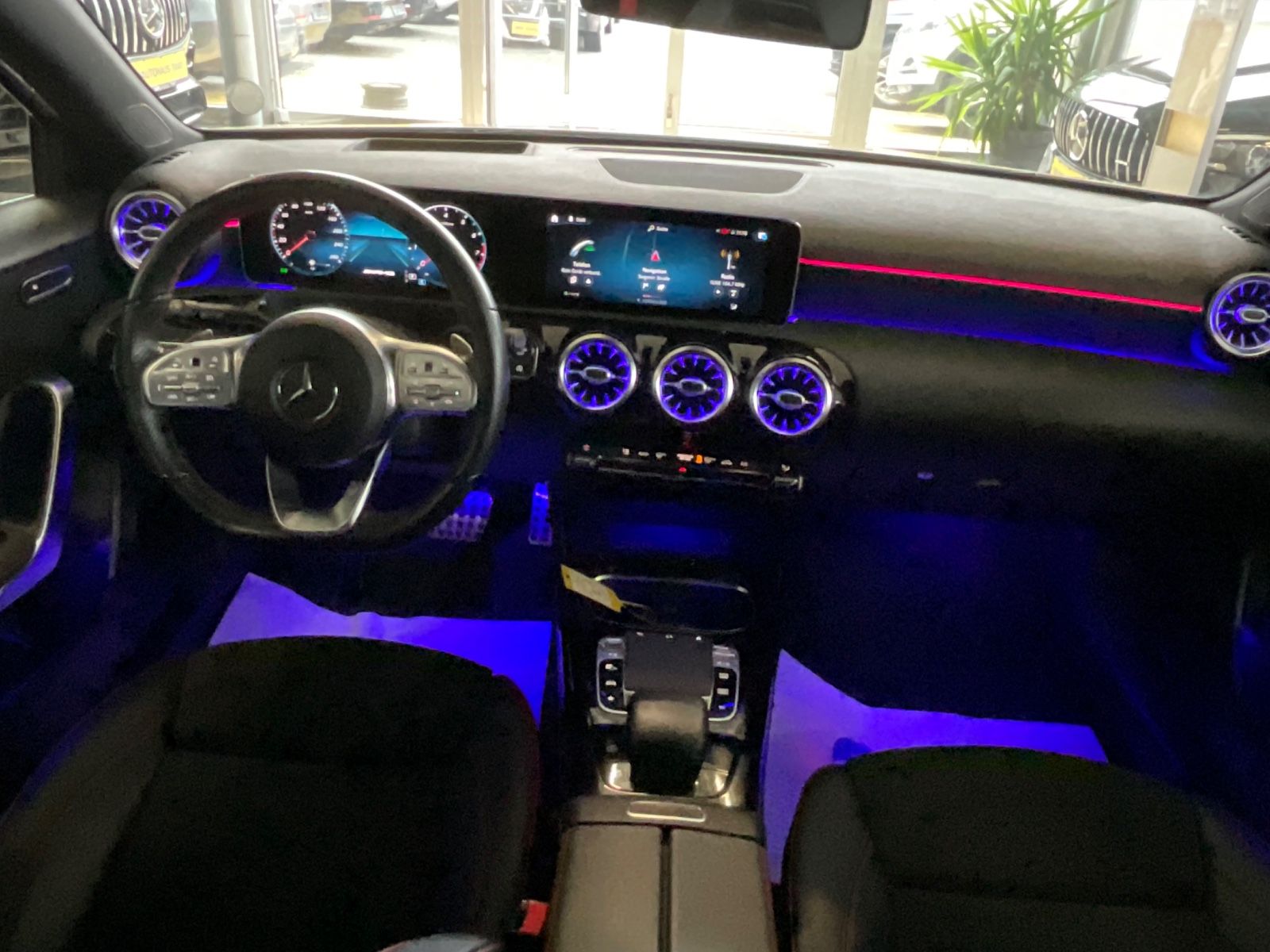 Fahrzeugabbildung Mercedes-Benz A 35 AMG 4Matic*Head-Up Display*MBUX