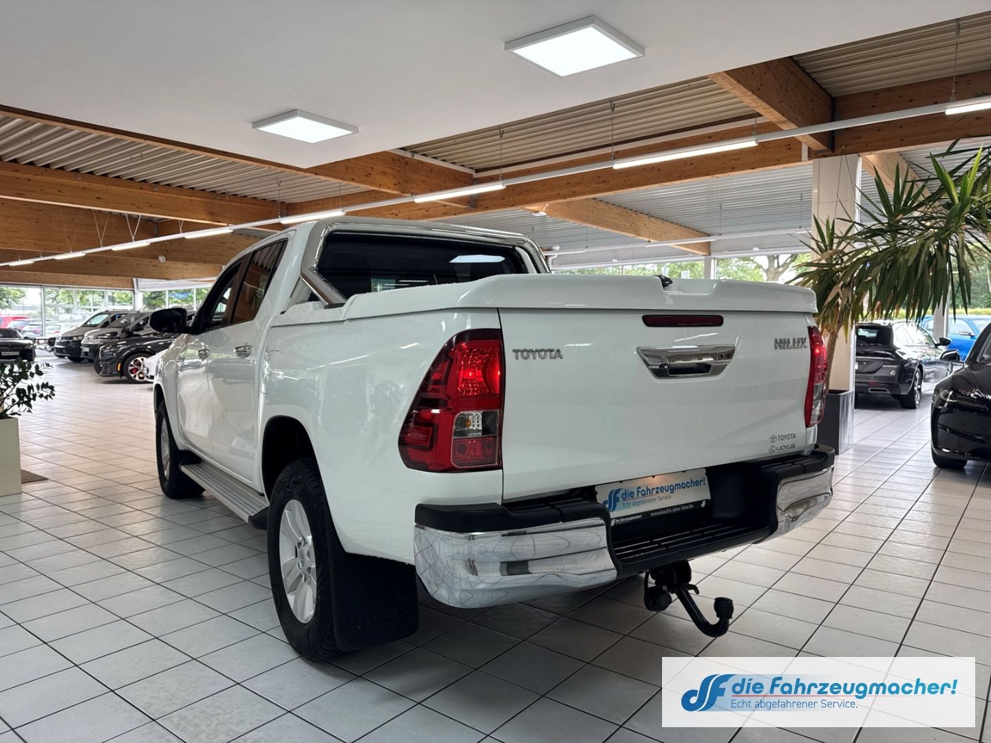 Fahrzeugabbildung Toyota Hilux Double Cab Meister 4x4 2.4 D-4D Sperrdiff.