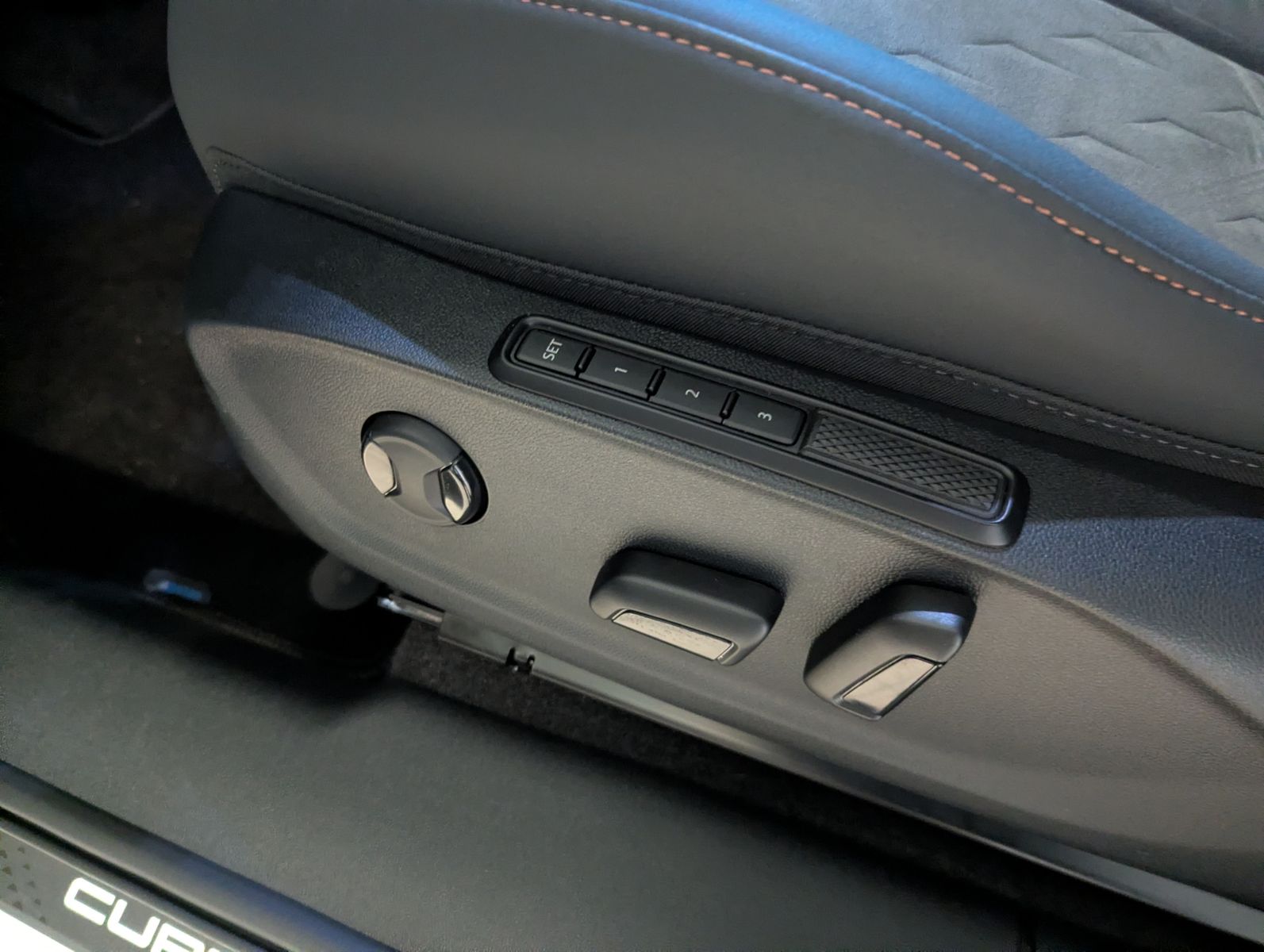 CUPRA Terramarr 1.5 eTSI Dinamica Edge-Paket HUD 19" - Image 21