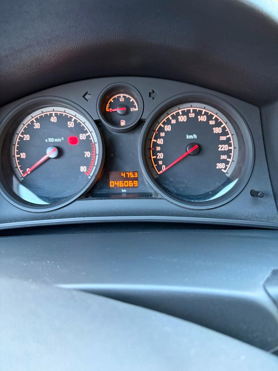 Opel Astra 2009 — photo 12