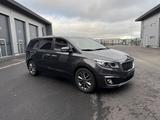 Kia Carnival - Kia Carnival: Van