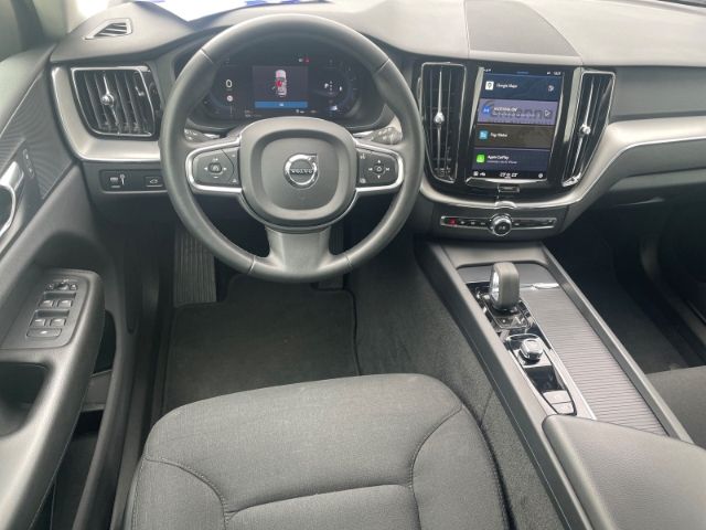 Fahrzeugabbildung Volvo XC60 B4 2WD Momentum Mild-Hybrid Autom. Navigati