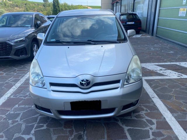 Toyota Corolla Verso 2.2 16V D-4D