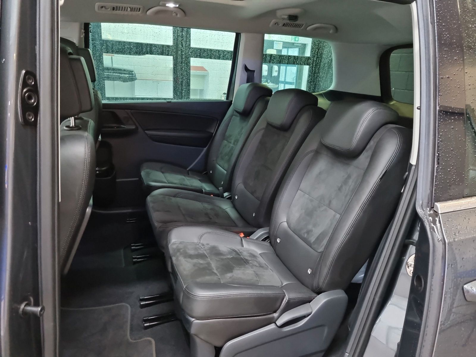 Fahrzeugabbildung Volkswagen Sharan 1.4 TSI DSG Highline XENON PANO eTÜREN