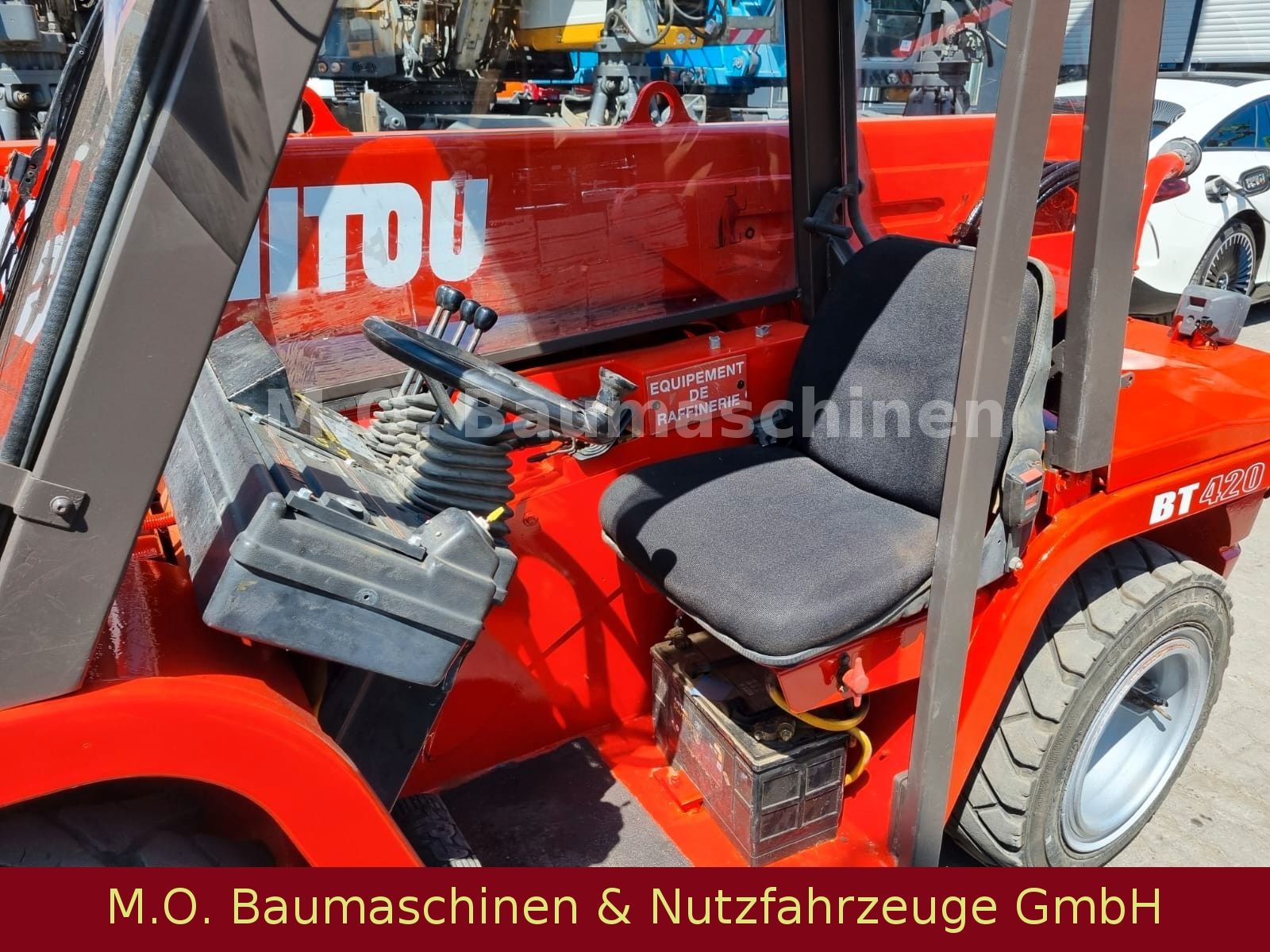 Fahrzeugabbildung Manitou BT 420 / SW /Gabel / 2 t / 4m / 4x4 /